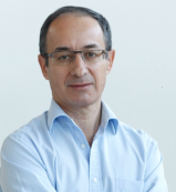 Niño con médico